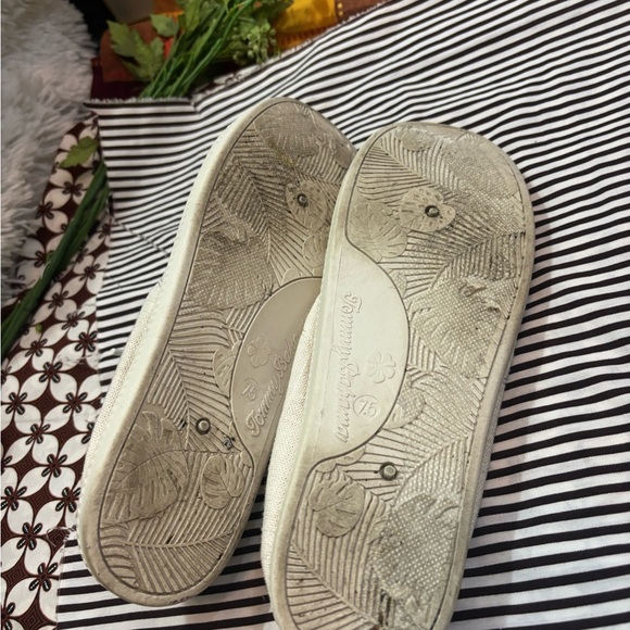 Tommy Bahama Cream sneakers - Picture 7 of 8